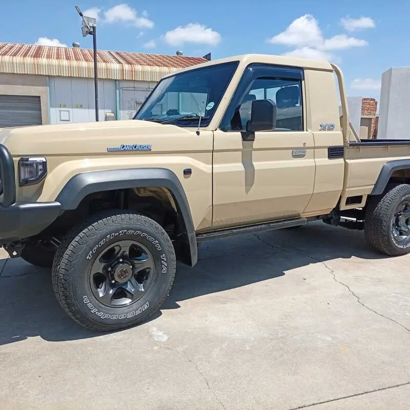 Beige Novogen XD-Cab Land Cruiser